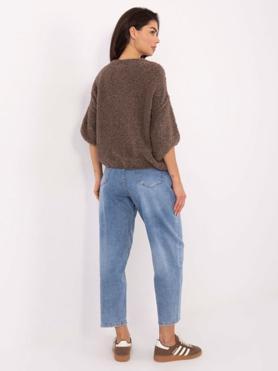 Elegant beige sweater with 3/4 sleeves and buttons