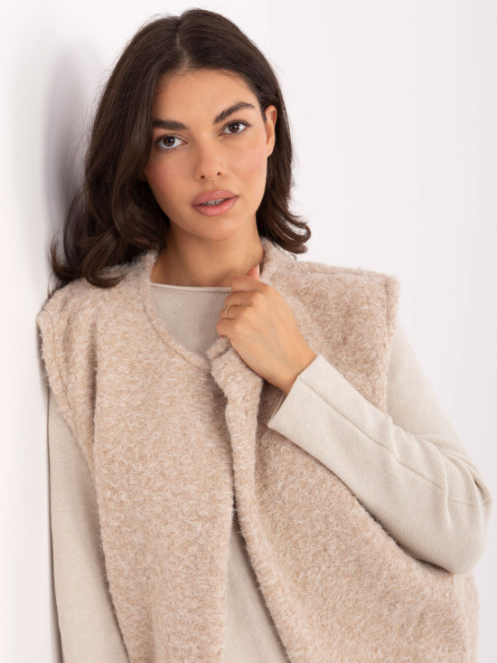 Beige knitted vest with pockets