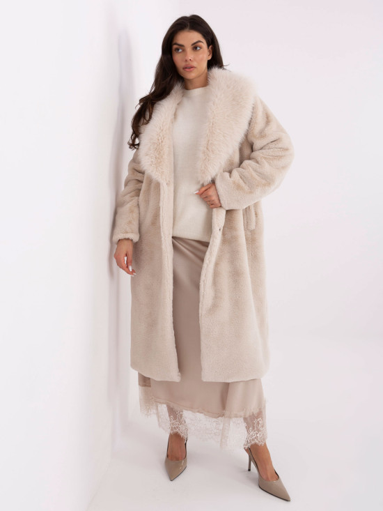 Elegant beige coat with lining