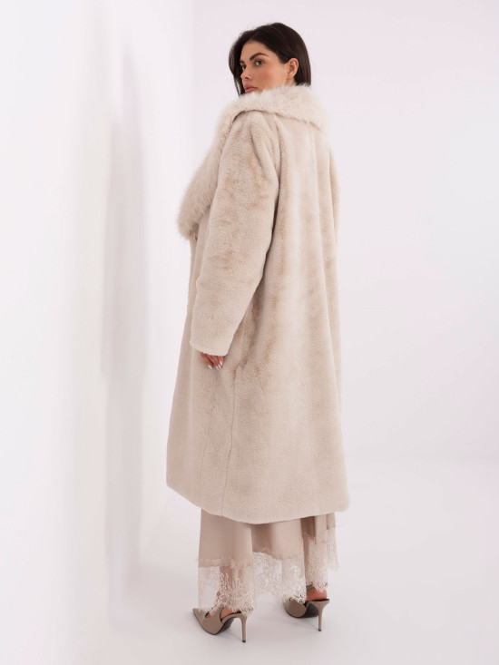 Elegant beige coat with lining