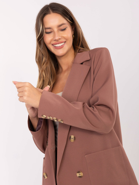 Elegant beige blazer with lining and pockets