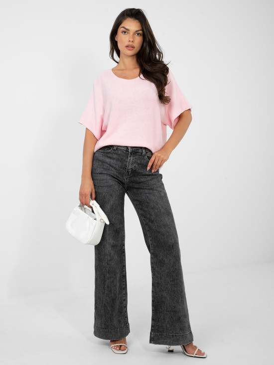 Elegant short sweater in light pink