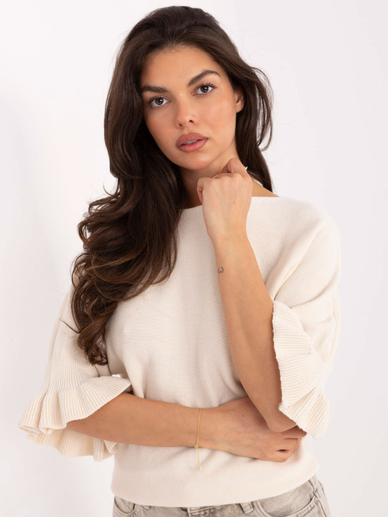 Elegant beige sweater with ruffle and 3/4 sleeves