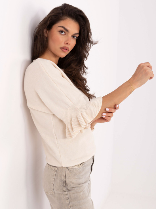 Elegant beige sweater with ruffle and 3/4 sleeves