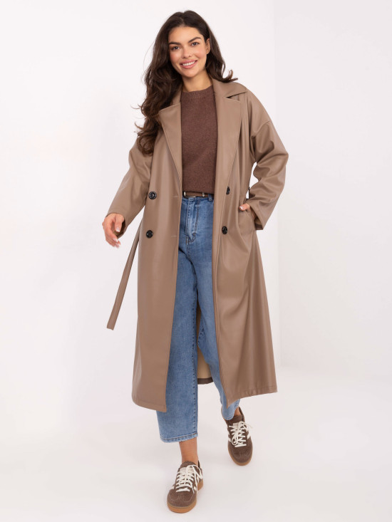 Women's blue carrot jeans with high waist and belt