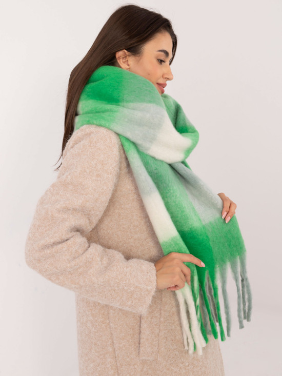 Elegant Green Scarf with Checkered Pattern