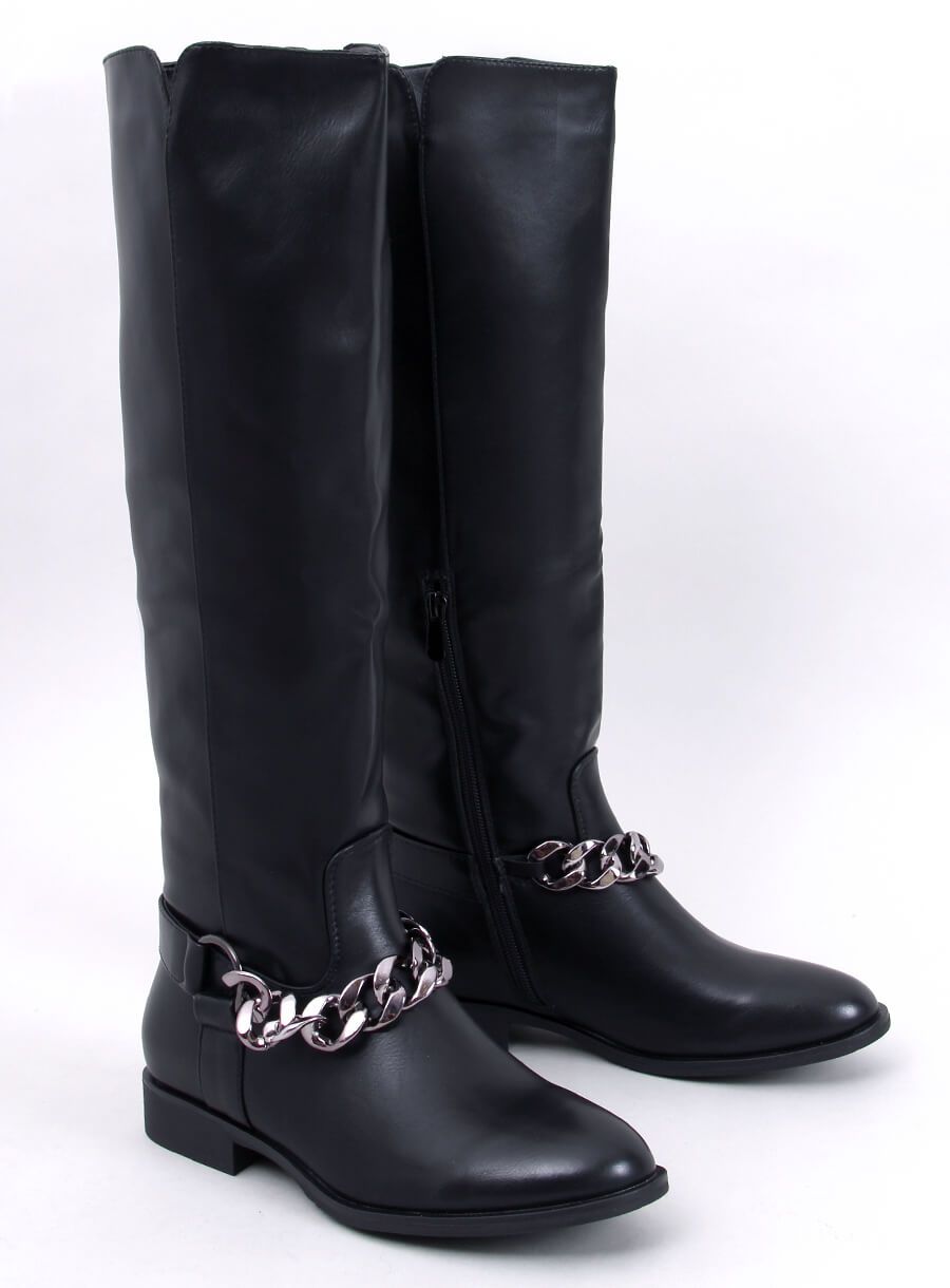 Black high boots for women with a chain in the front