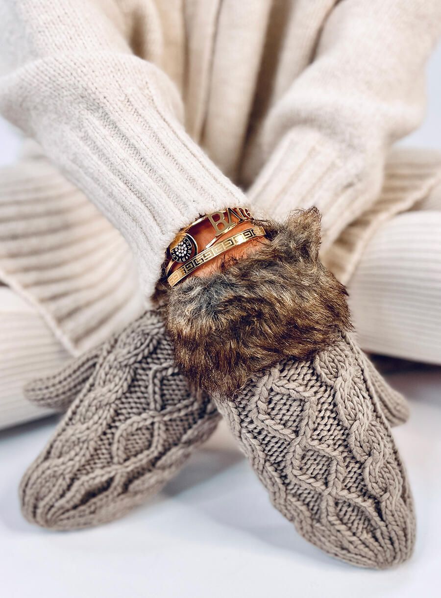 Mocca mittens with knitted pattern