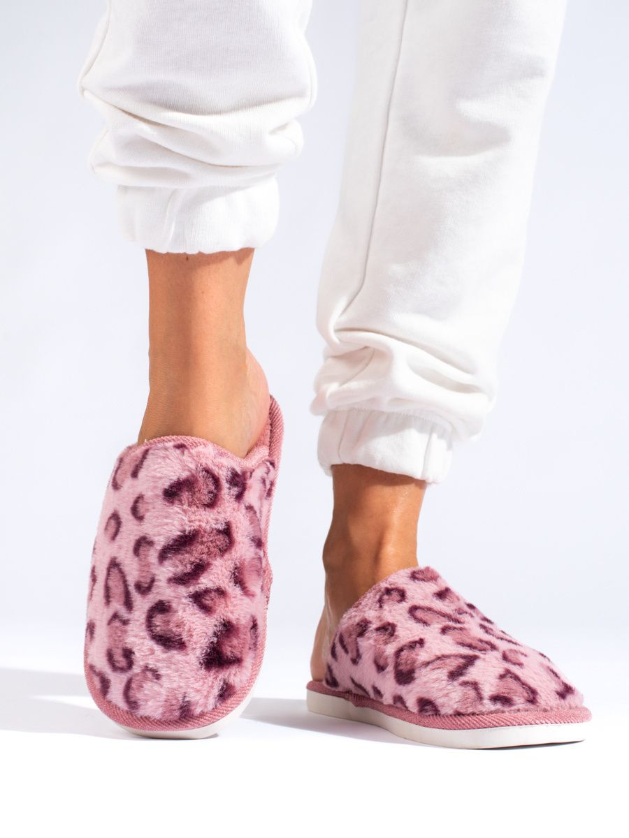Slippers with an animal pattern pink