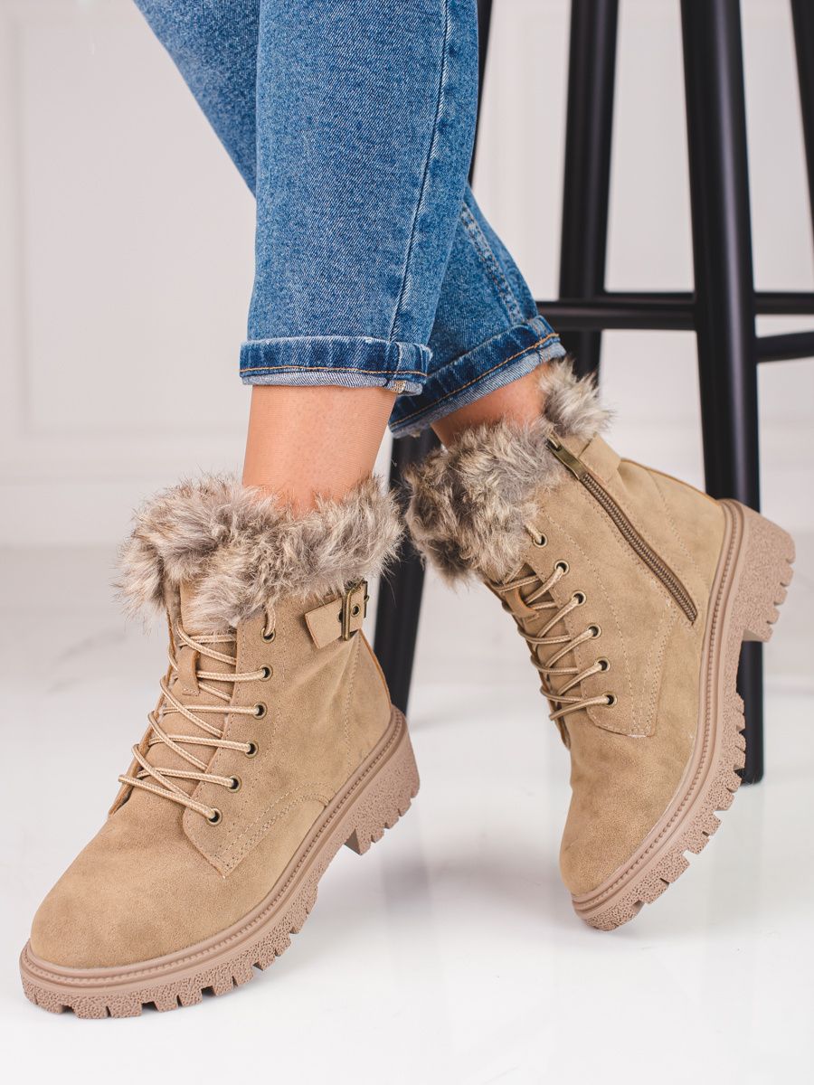 Beige lace-up boots with fur