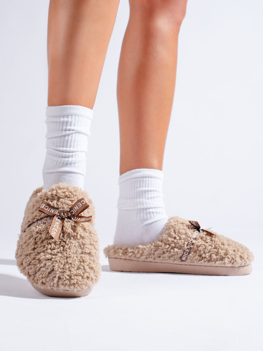 Beige slippers with a bow