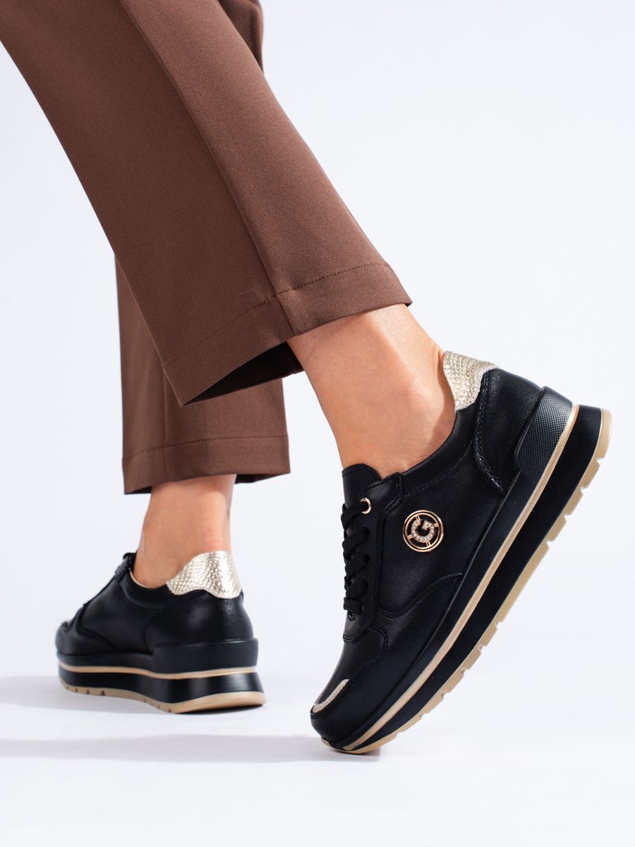 Sports -elegant sneakers black/gold