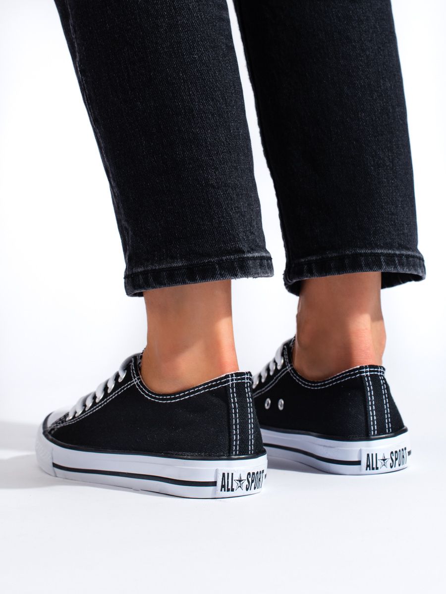 Black women's canvas sneakers