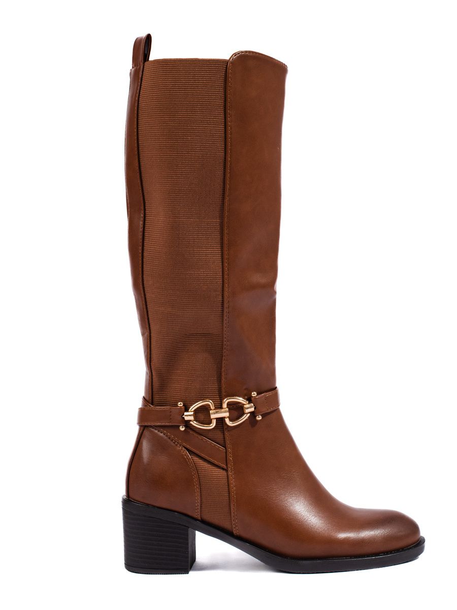 Brown boots with decorative buckle