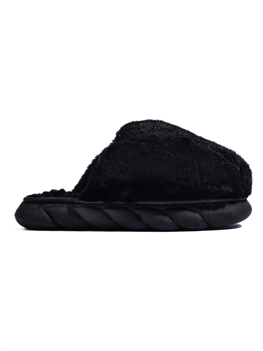 Black fur slippers on a thick sole