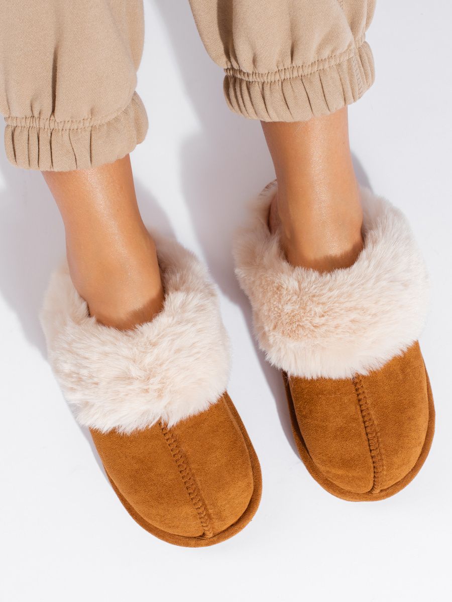 Brown Women's slippers with faux fur