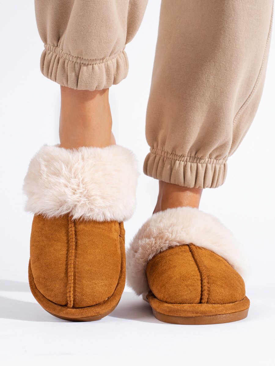 Brown Women's slippers with faux fur