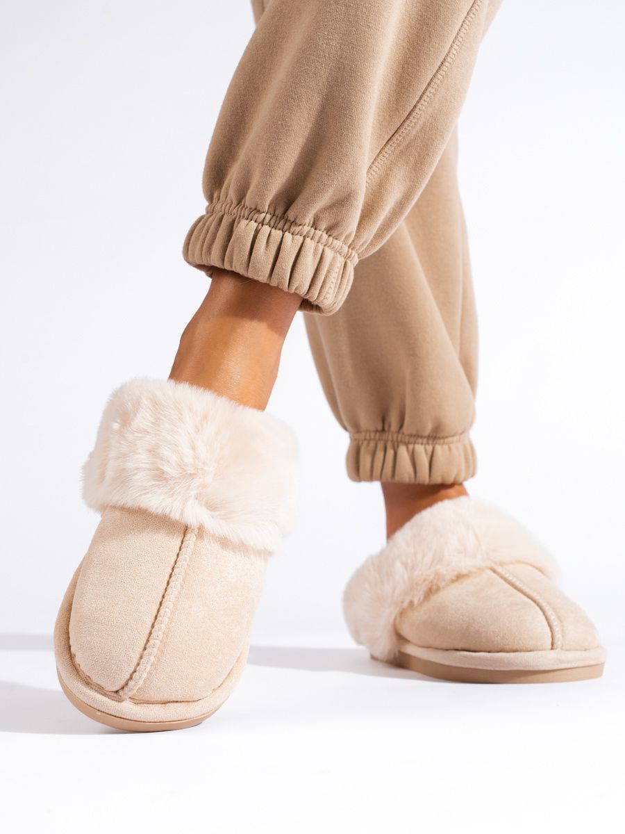 Cream women's slippers with faux fur
