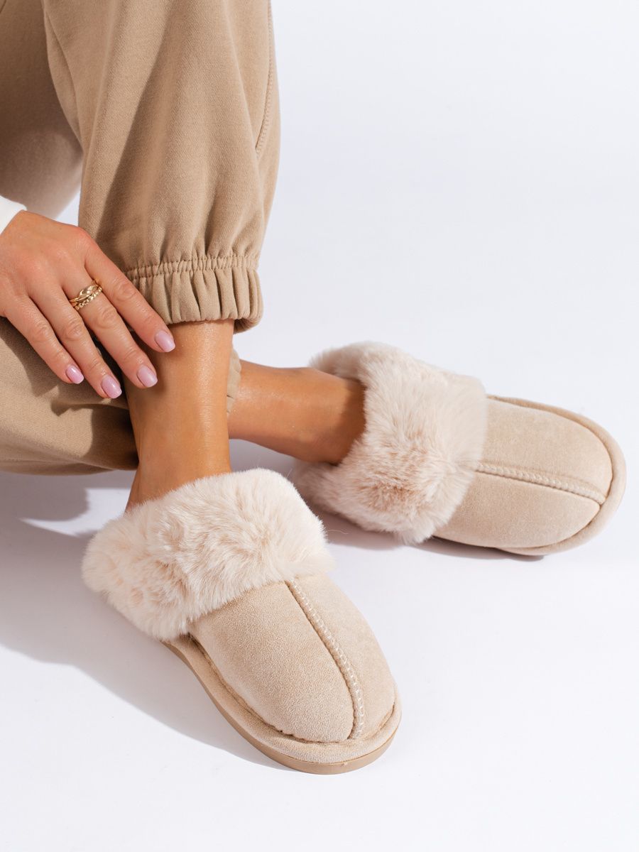 Cream women's slippers with faux fur