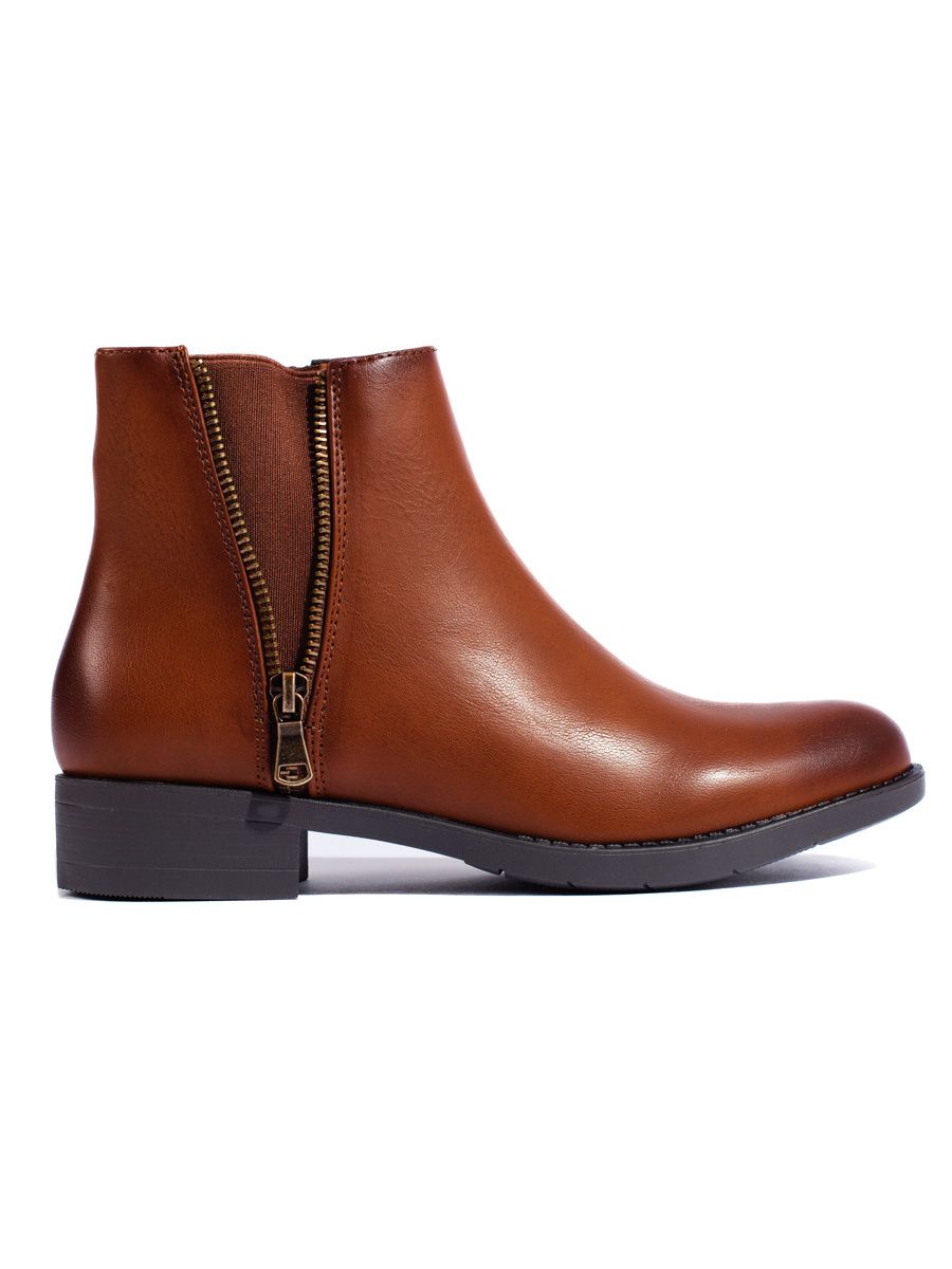Low ankle boots with a decorative zipper brown
