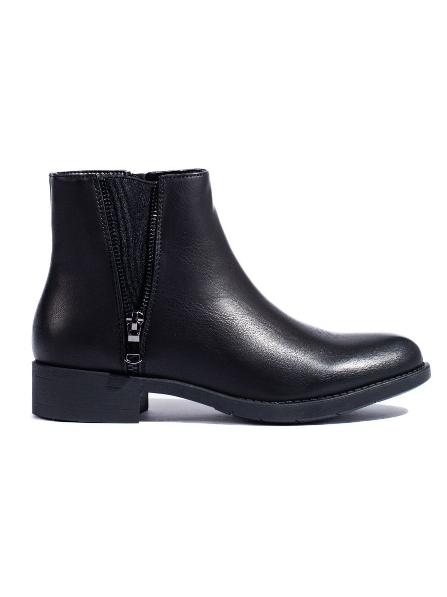 Low ankle boots with a decorative zipper black