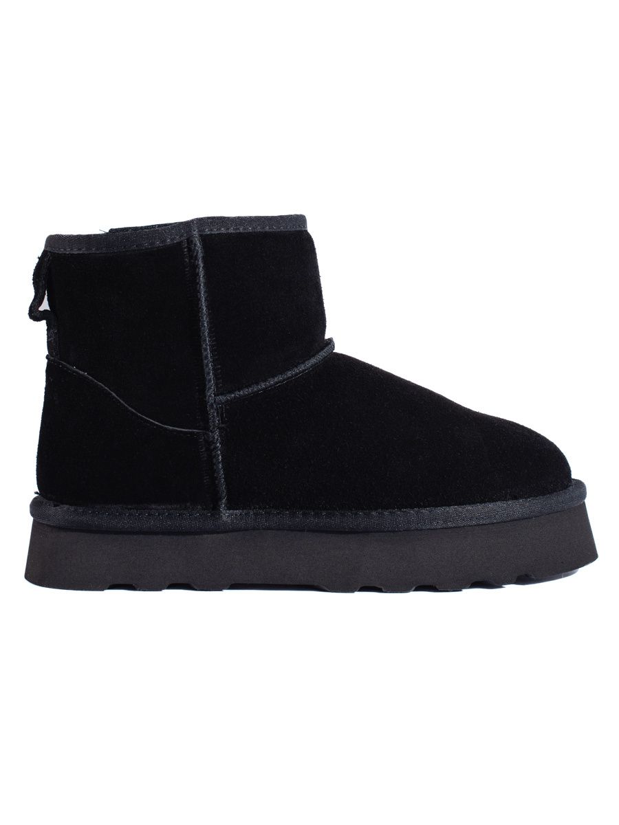 Women's suede snow boots on a platform black