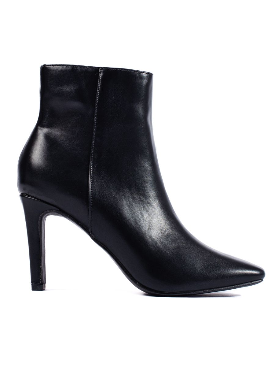 Elegant women's black ankle boots