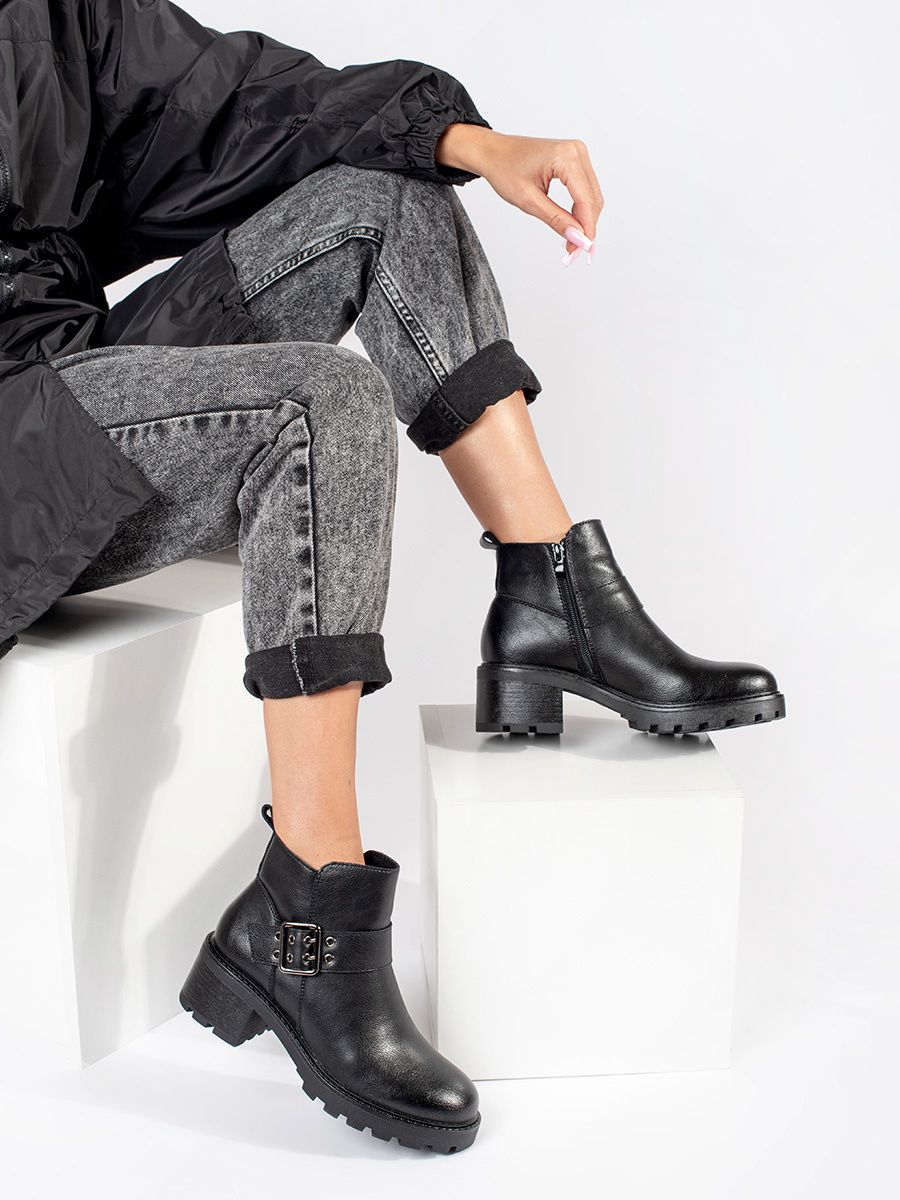 Black Leather Ankle Boots with Heel and Decorative Buckle