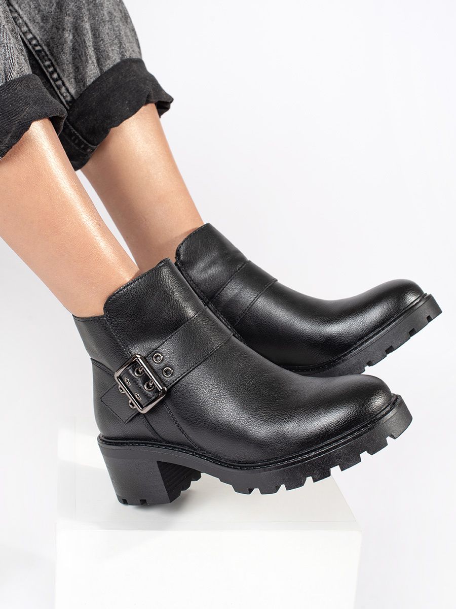Black Leather Ankle Boots with Heel and Decorative Buckle