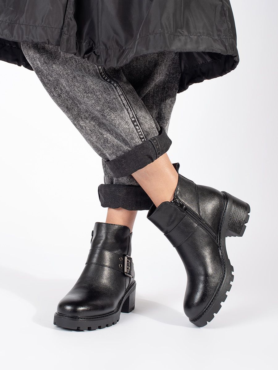 Black Leather Ankle Boots with Heel and Decorative Buckle