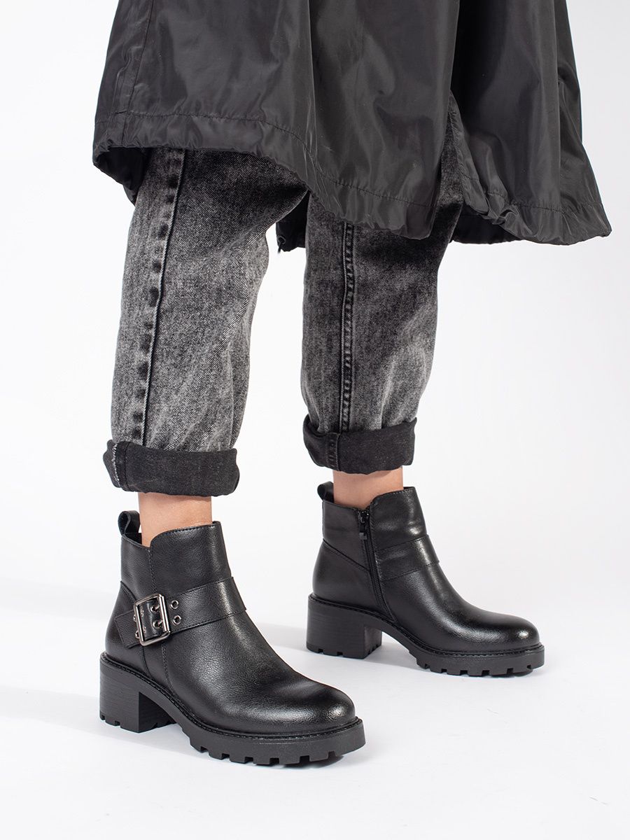 Black Leather Ankle Boots with Heel and Decorative Buckle