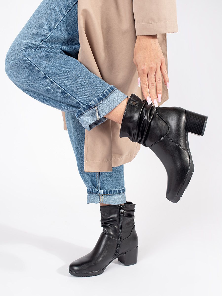 Black Leather Ankle Boots with Block Heel and Gathered Shaft