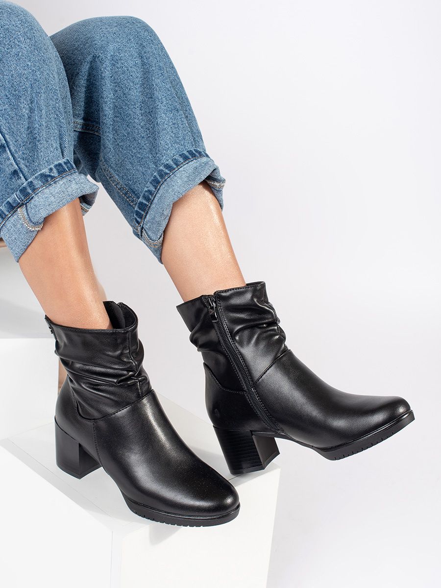 Black Leather Ankle Boots with Block Heel and Gathered Shaft