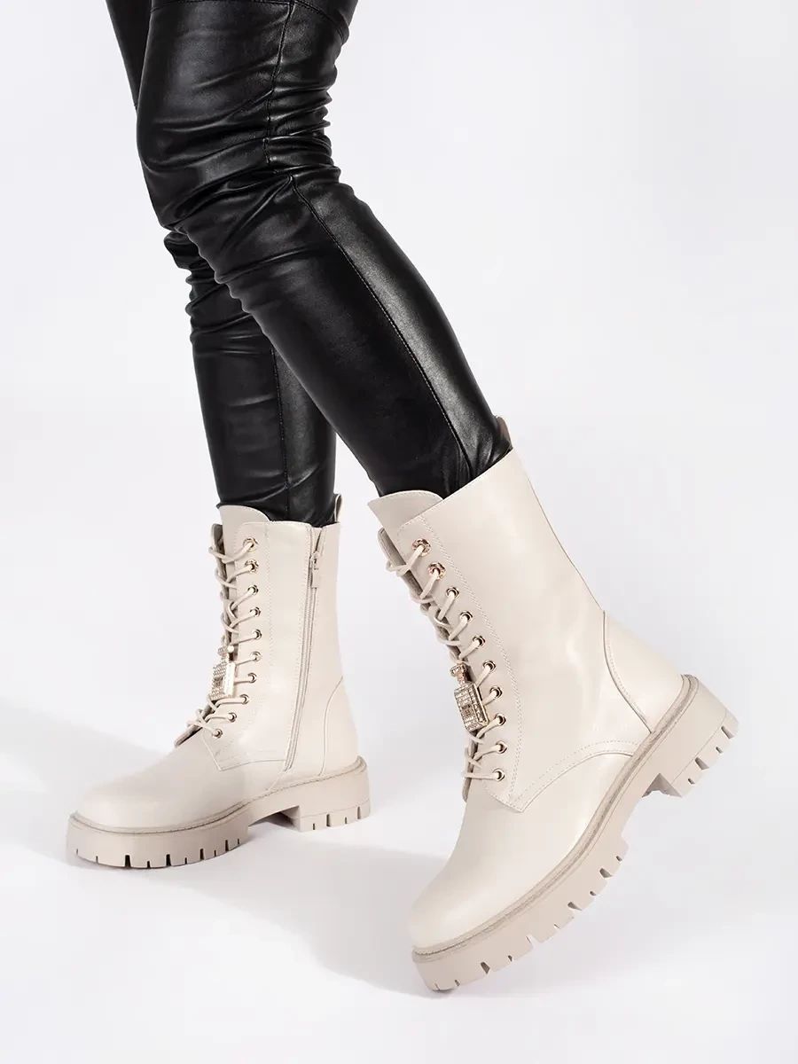 Light beige workery boots with decorative pins