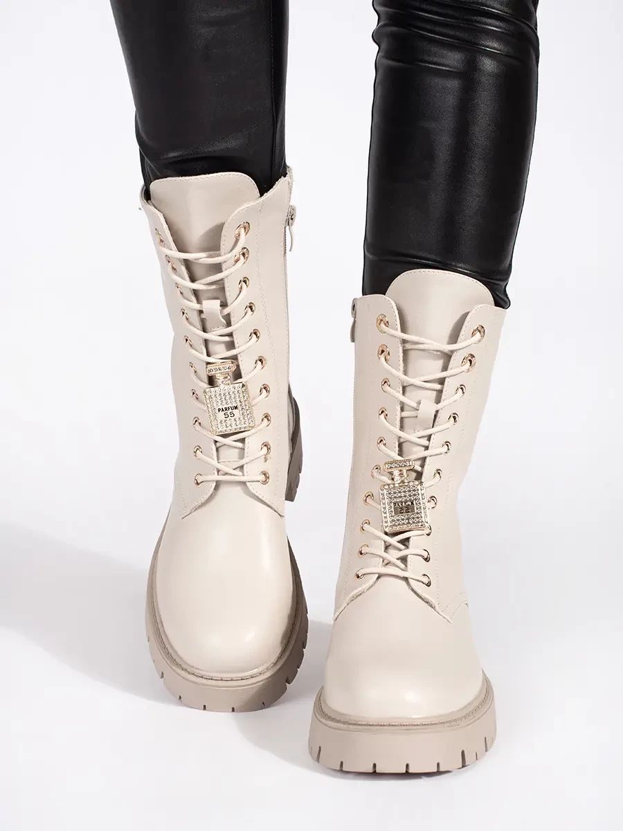 Light beige workery boots with decorative pins