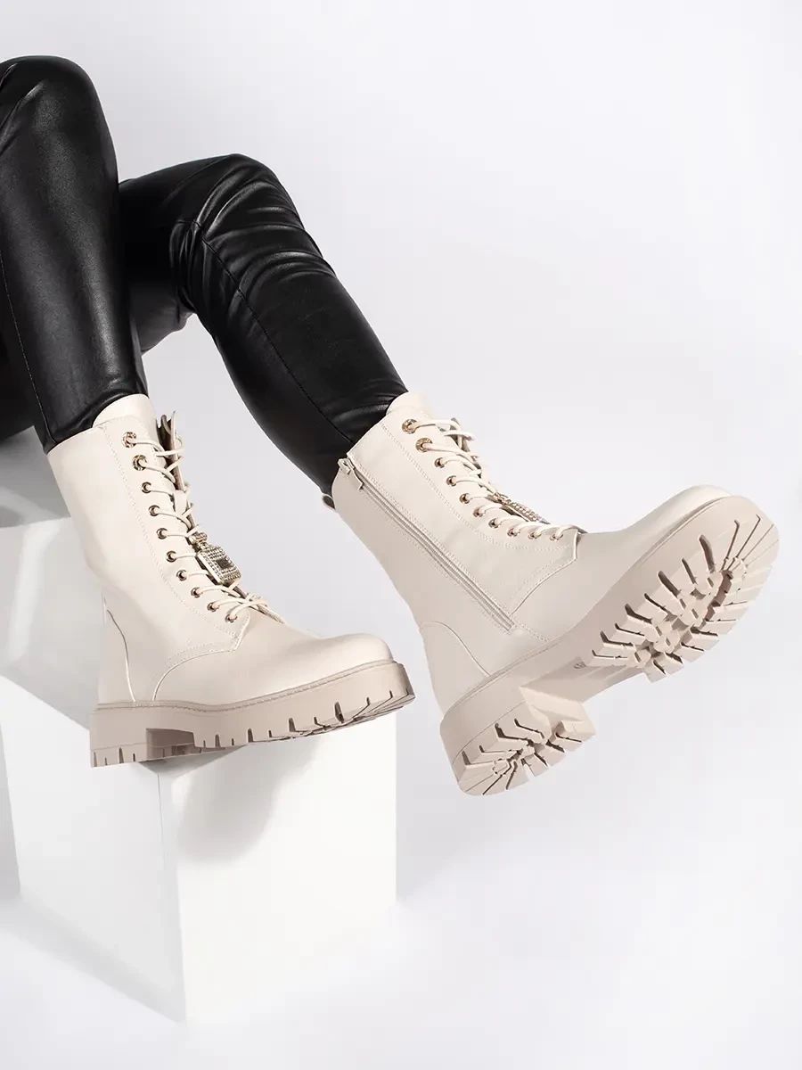 Light beige workery boots with decorative pins