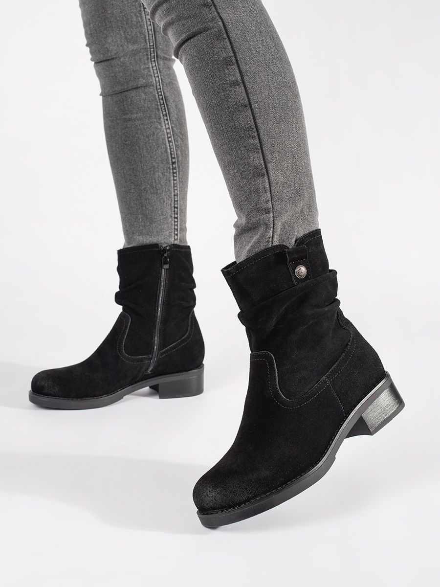 Black Ankle Boots with Ruffled Shaft