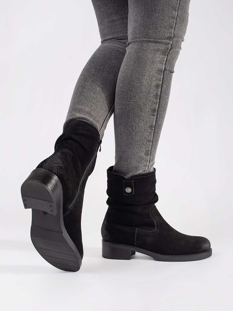 Black Ankle Boots with Ruffled Shaft