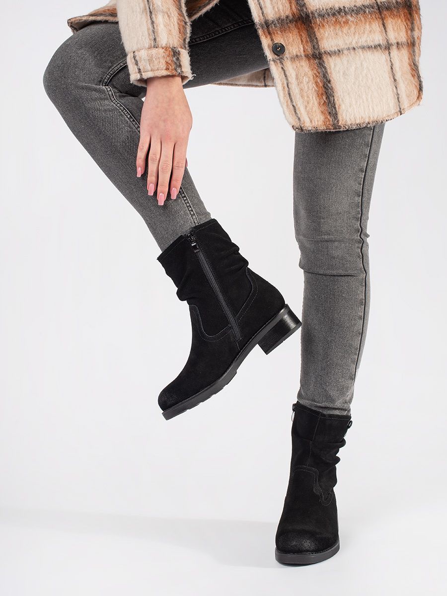 Black Ankle Boots with Ruffled Shaft