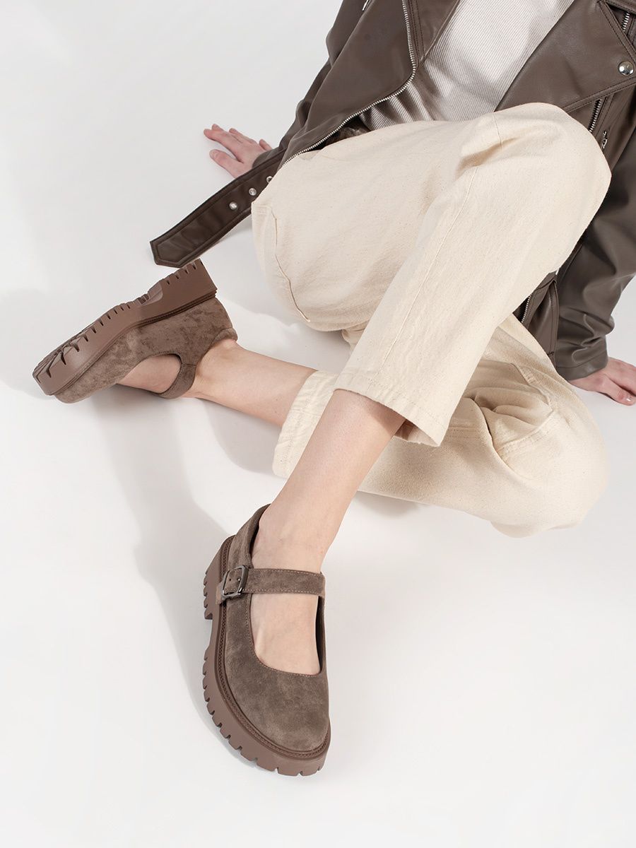 Beige Platform Shoes Made of Eco-Friendly Suede