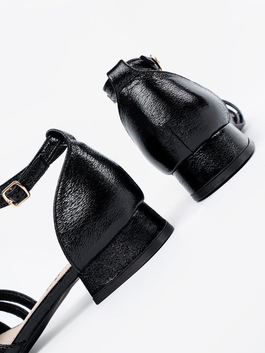 Elegant Black Sandals with Low Heel