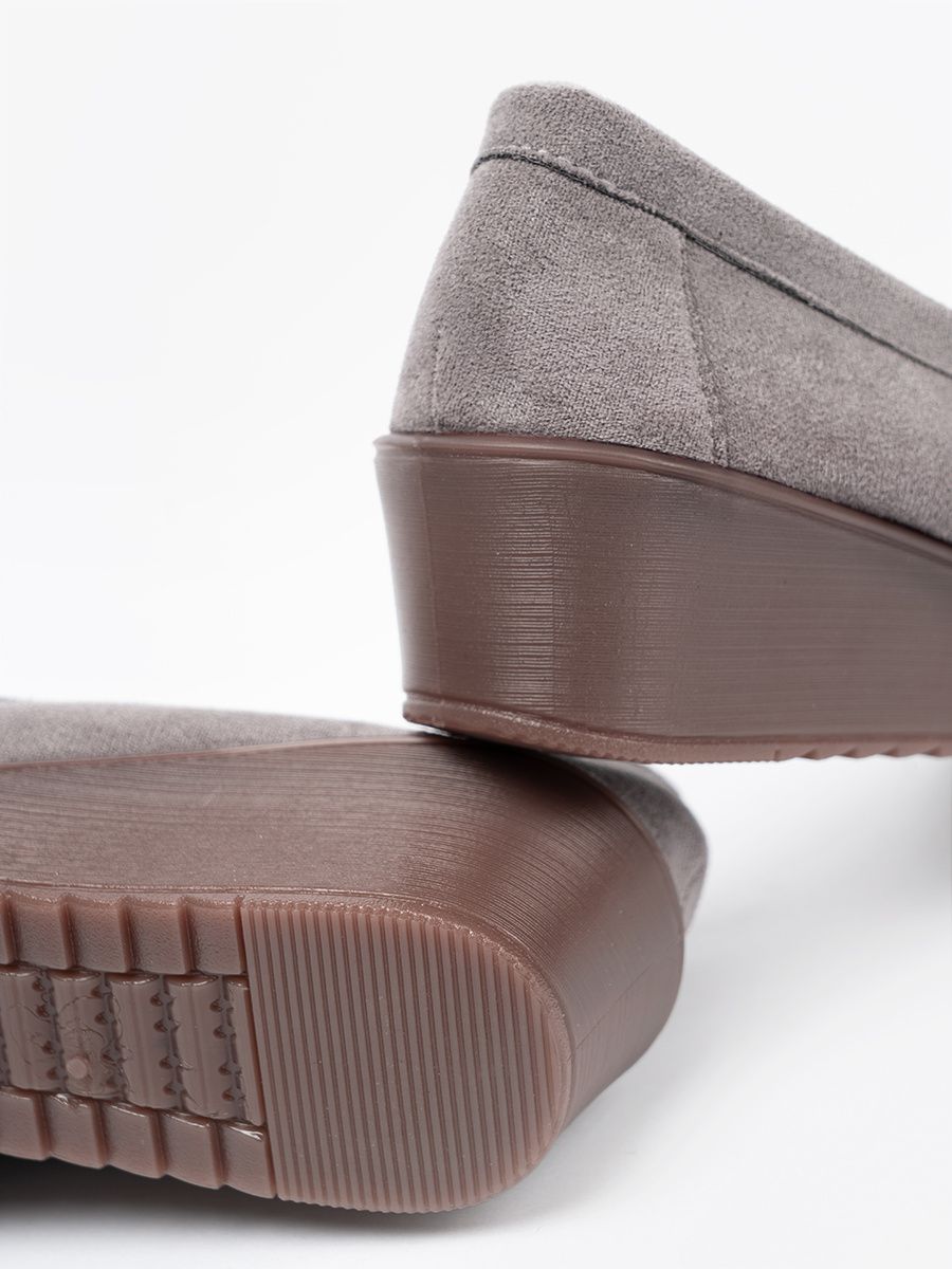 Gray Half Shoes with Golden Bear