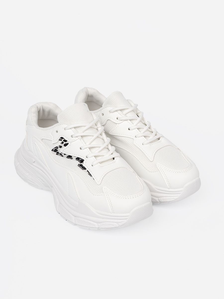 White Sport Shoes with Decorative Accent