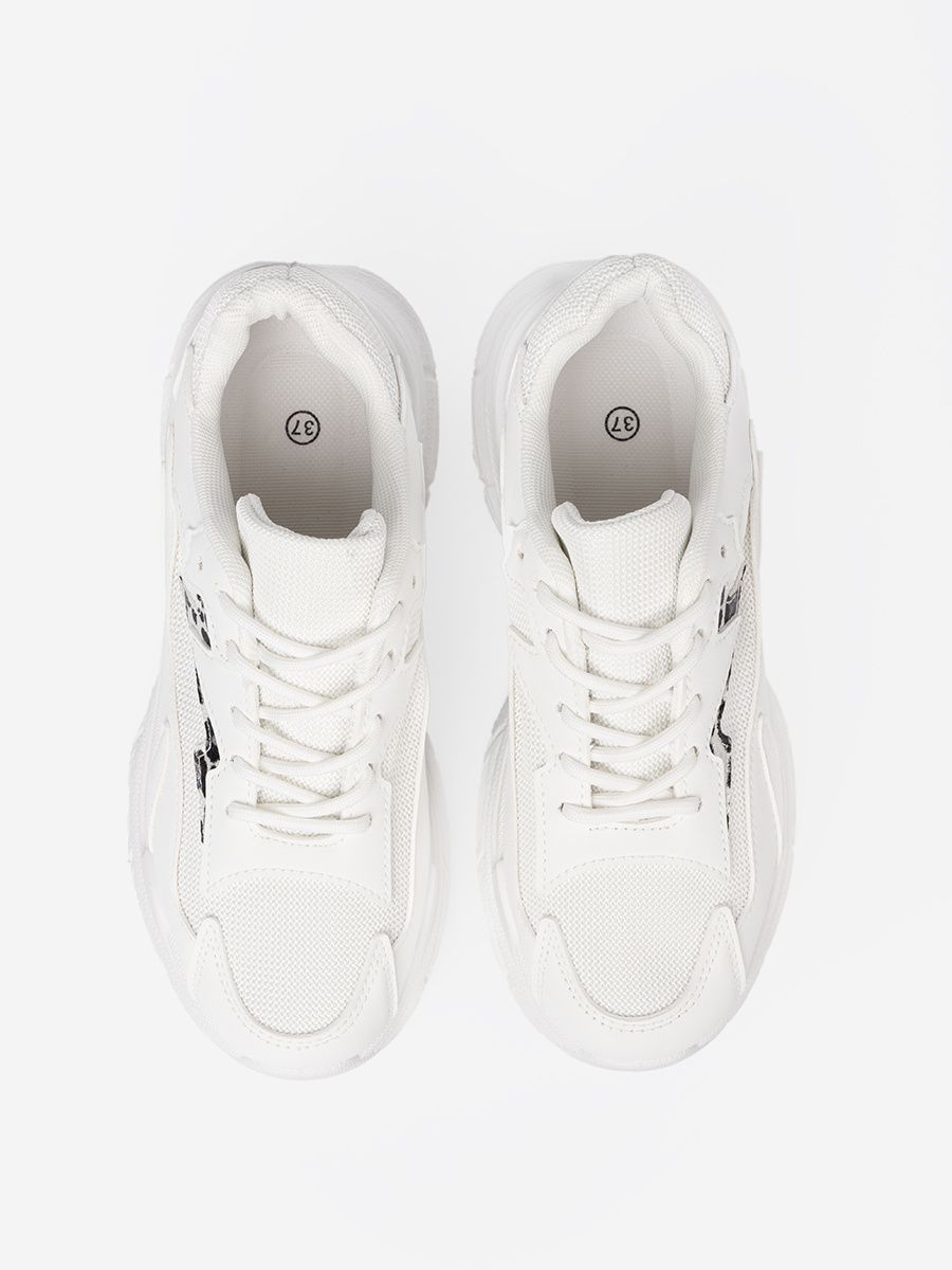 White Sport Shoes with Decorative Accent