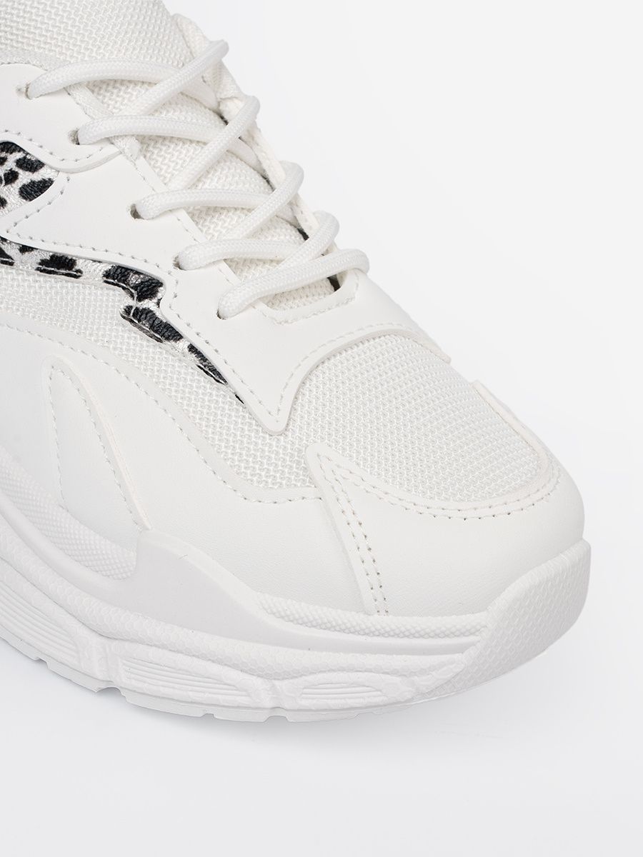 White Sport Shoes with Decorative Accent