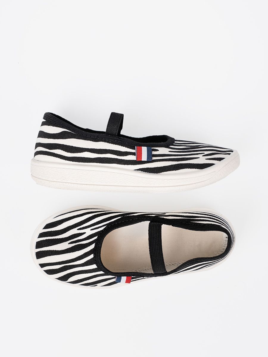 Lightweight Black and White Sneakers with Zebra Pattern