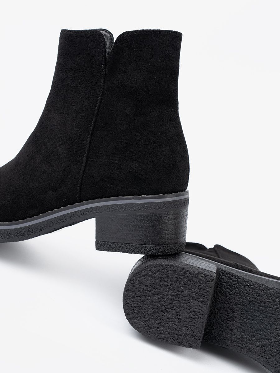 Simple Black Ankle Boots on Comfortable Heel