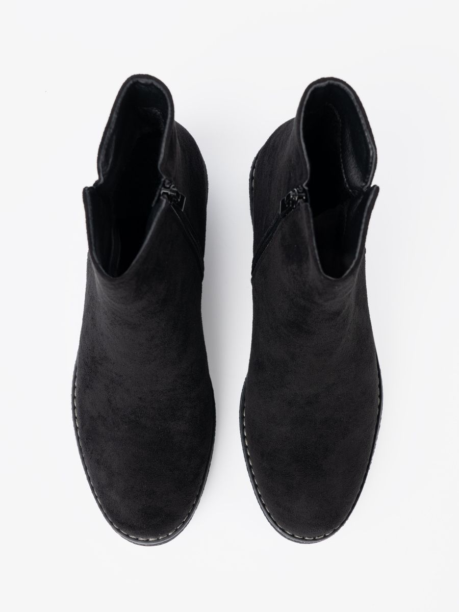 Simple Black Ankle Boots on Comfortable Heel
