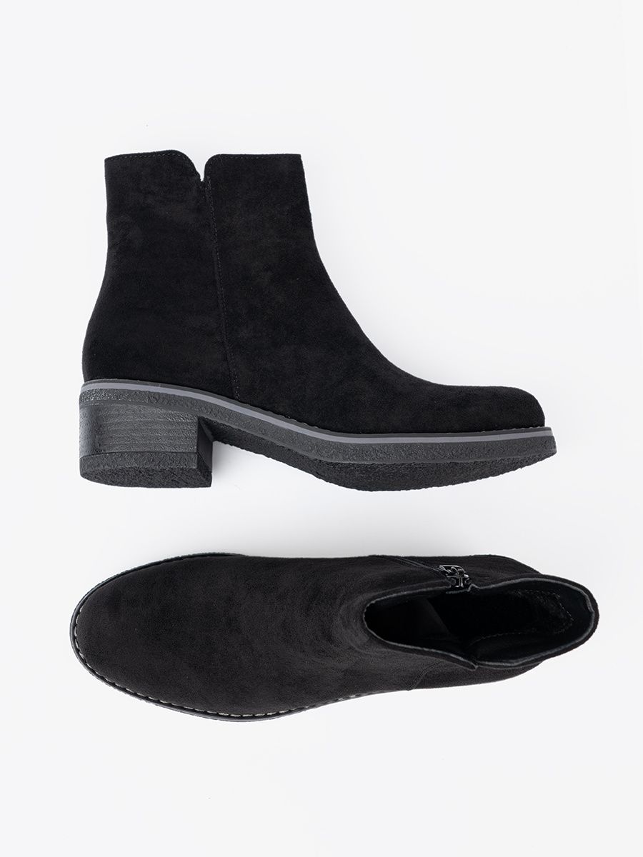 Simple Black Ankle Boots on Comfortable Heel