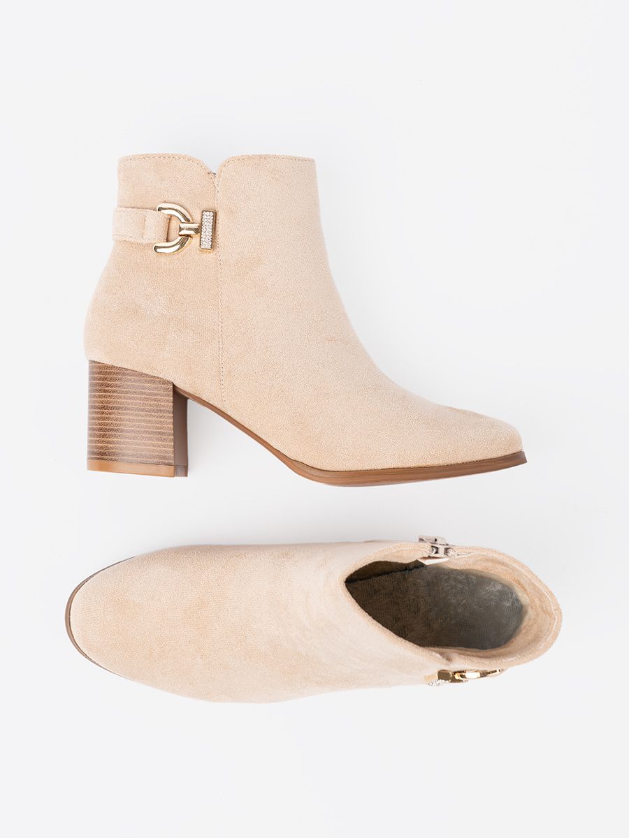 Elegant ankle boots in light beige
